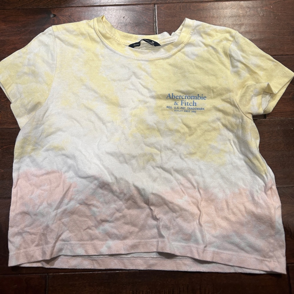 ABERCROMBIE AND FITCH CROPPED T